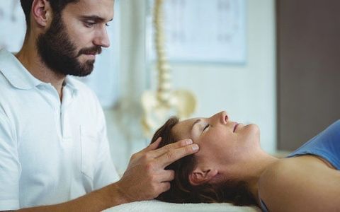 10 Signs You Need To Visit A Physiotherapist At The Earliest